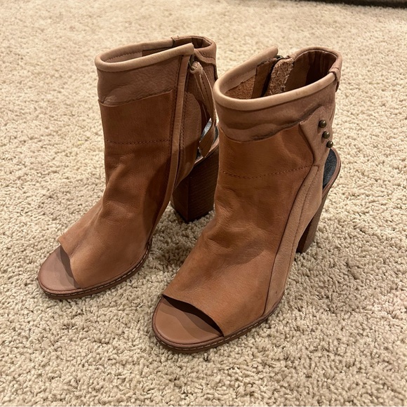 Dolce Vita NIKI Chestnut nubuck bootie with open toe - Size 8 - Picture 3 of 11